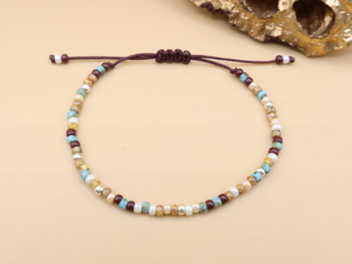 filigranes Armband mit mini Glasperlen, dunkelbraun