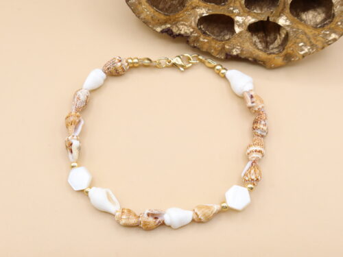 Armband mit Muschel und Perlmutt Hexagonperlen, braun-ivory, 19 cm